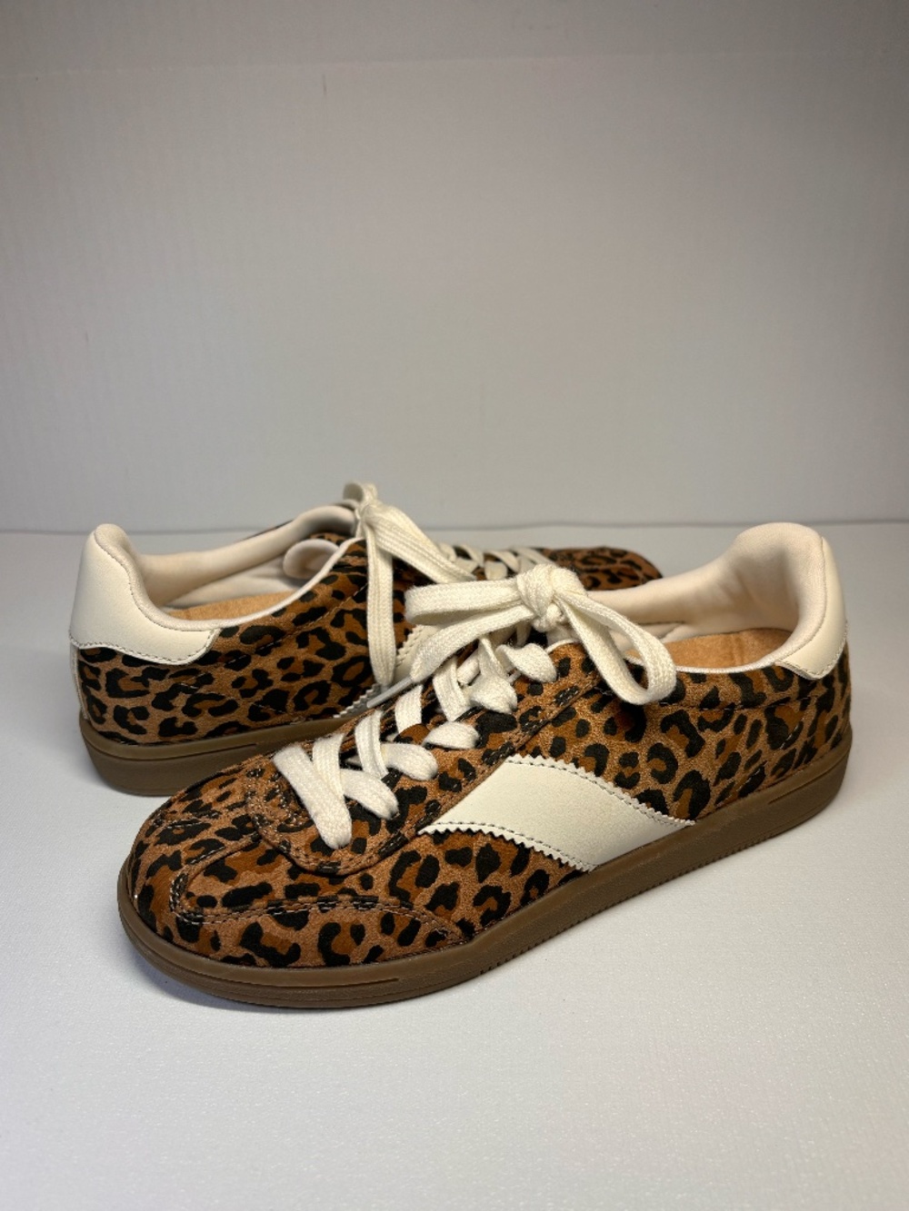 Vionic Leopard Print Lace-Up Sneakers Size 6.5 Animal Print Casual Fashion Shoe